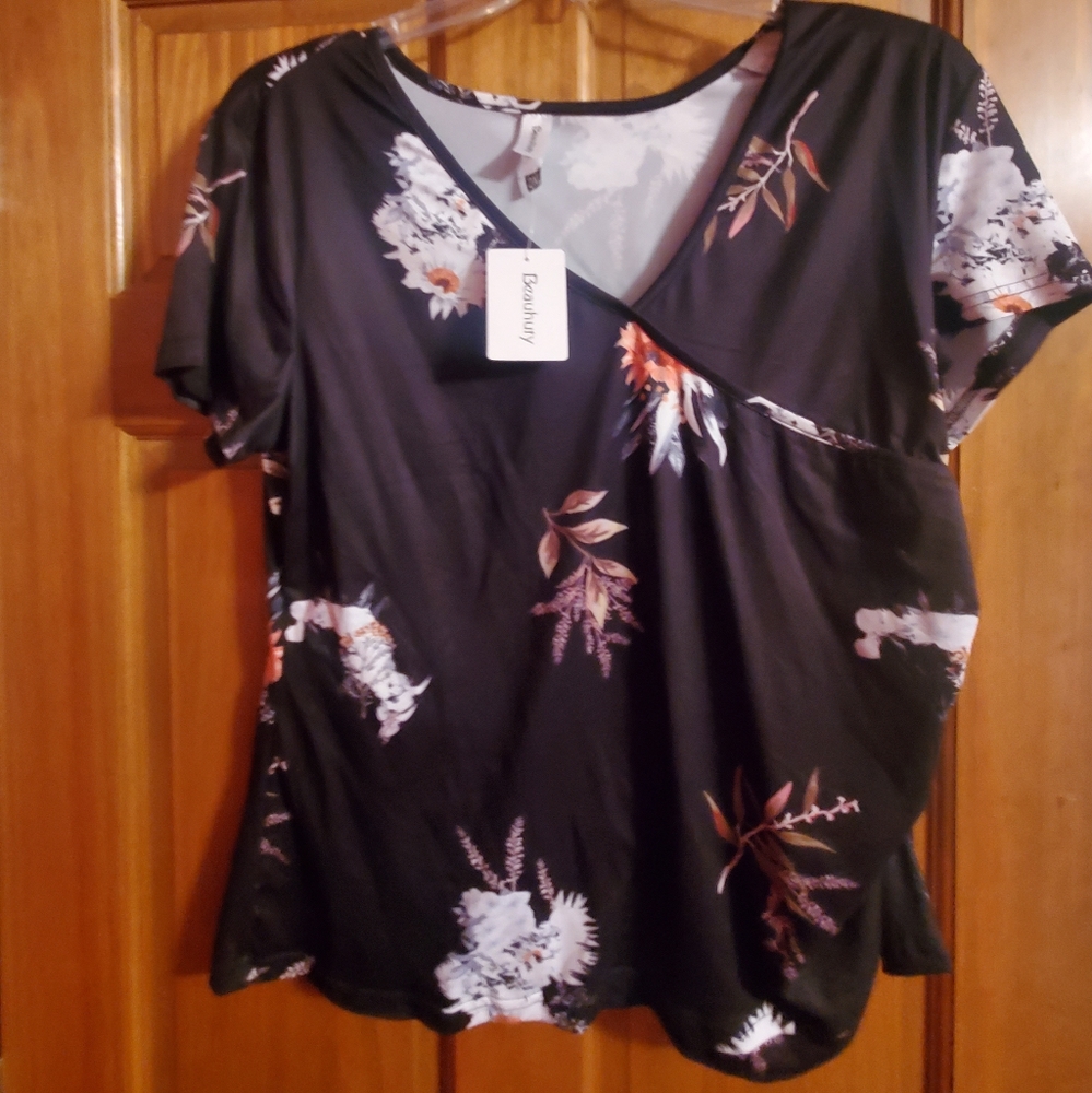 New 2XL Beauhuty crossover black top with flowers and ruched sides.